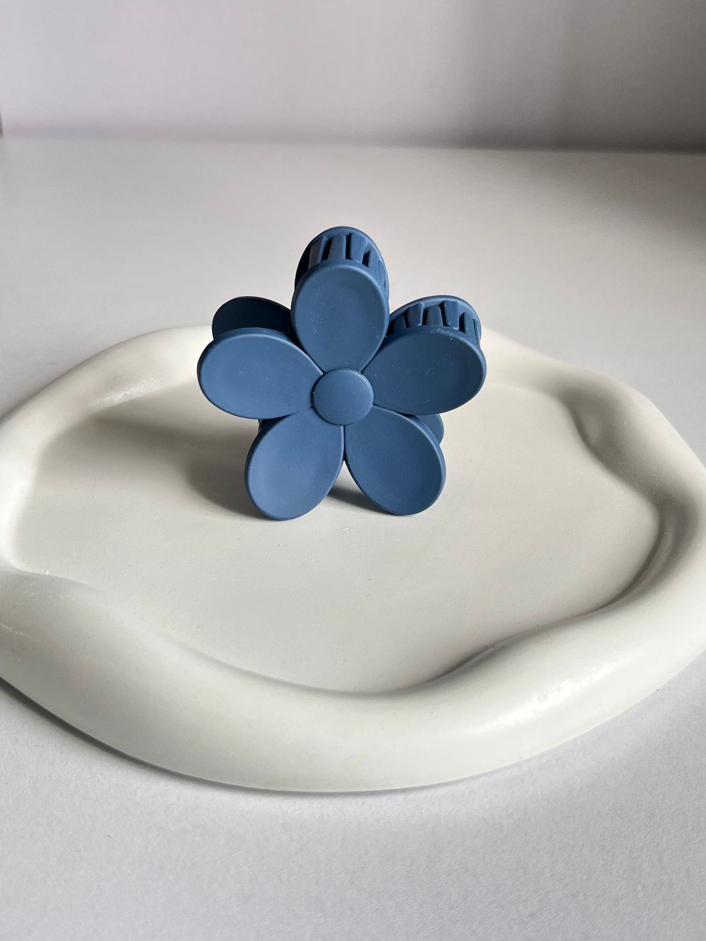 Bloom Flower Claw Clip Medium- Dark Blue