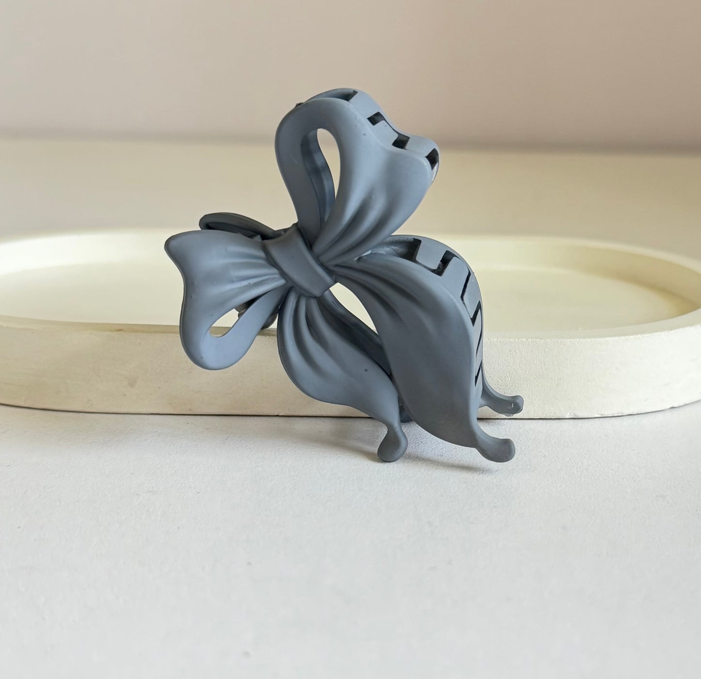 Sweetheart Bow Medium Size Claw Clip - Light Grey