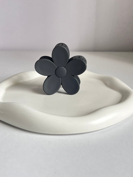 Bloom Flower Claw Clip Medium- Black