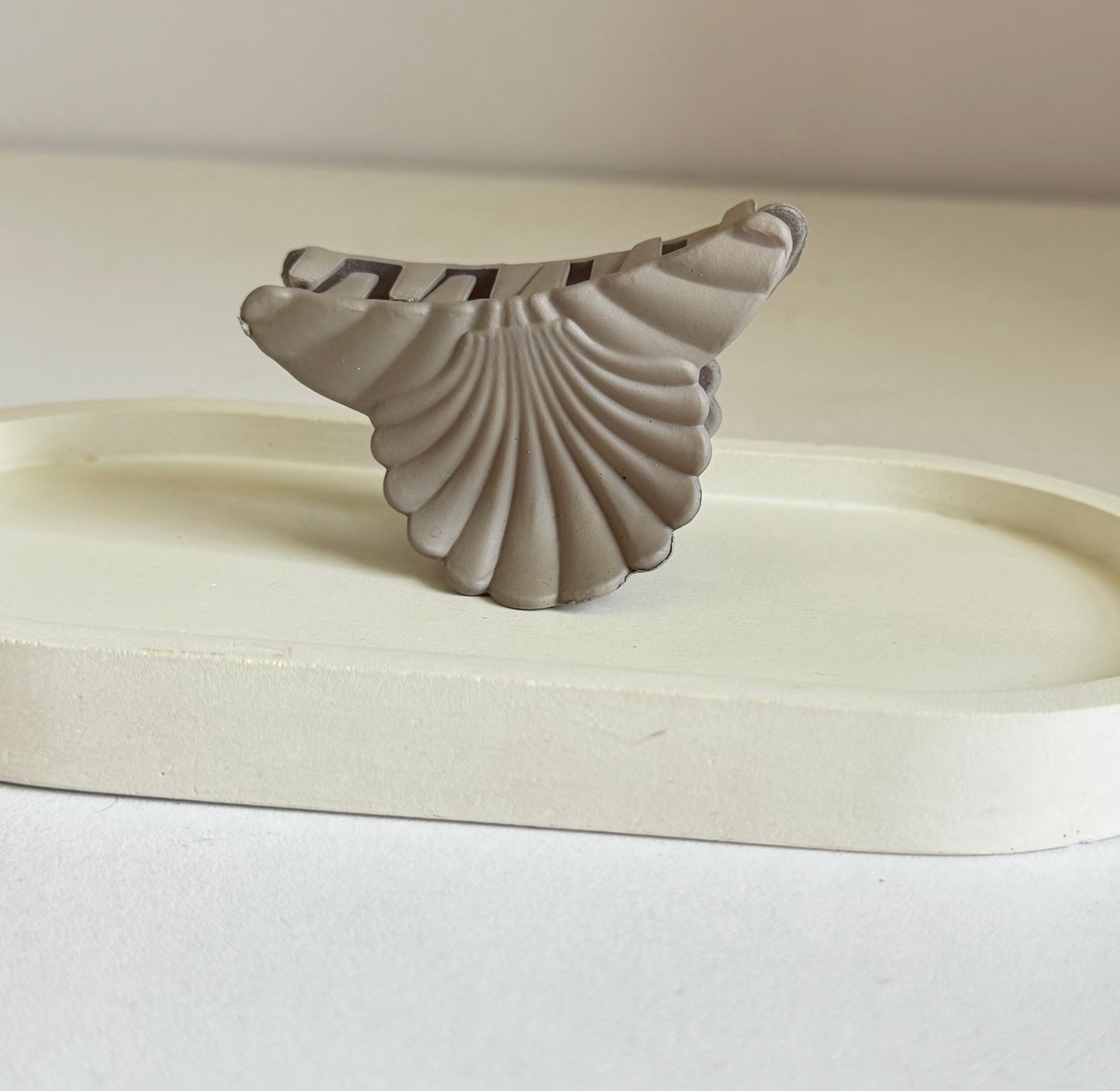 Coral Crush Medium Size Claw Clip - Grey