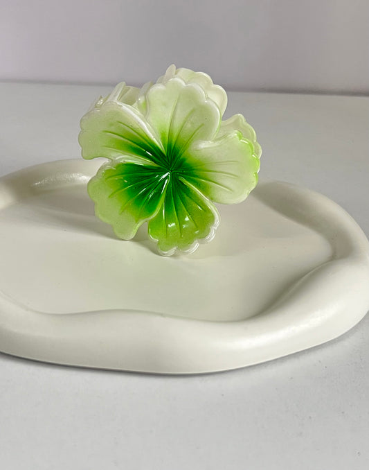 Petal Hold Claw Clip - Greenish White