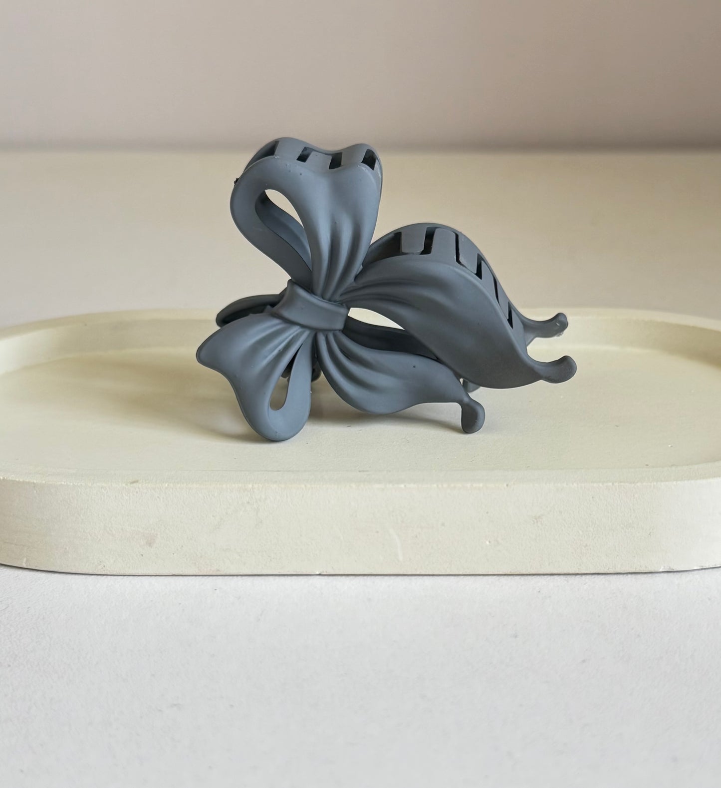 Sweetheart Bow Medium Size Claw Clip - Light Grey
