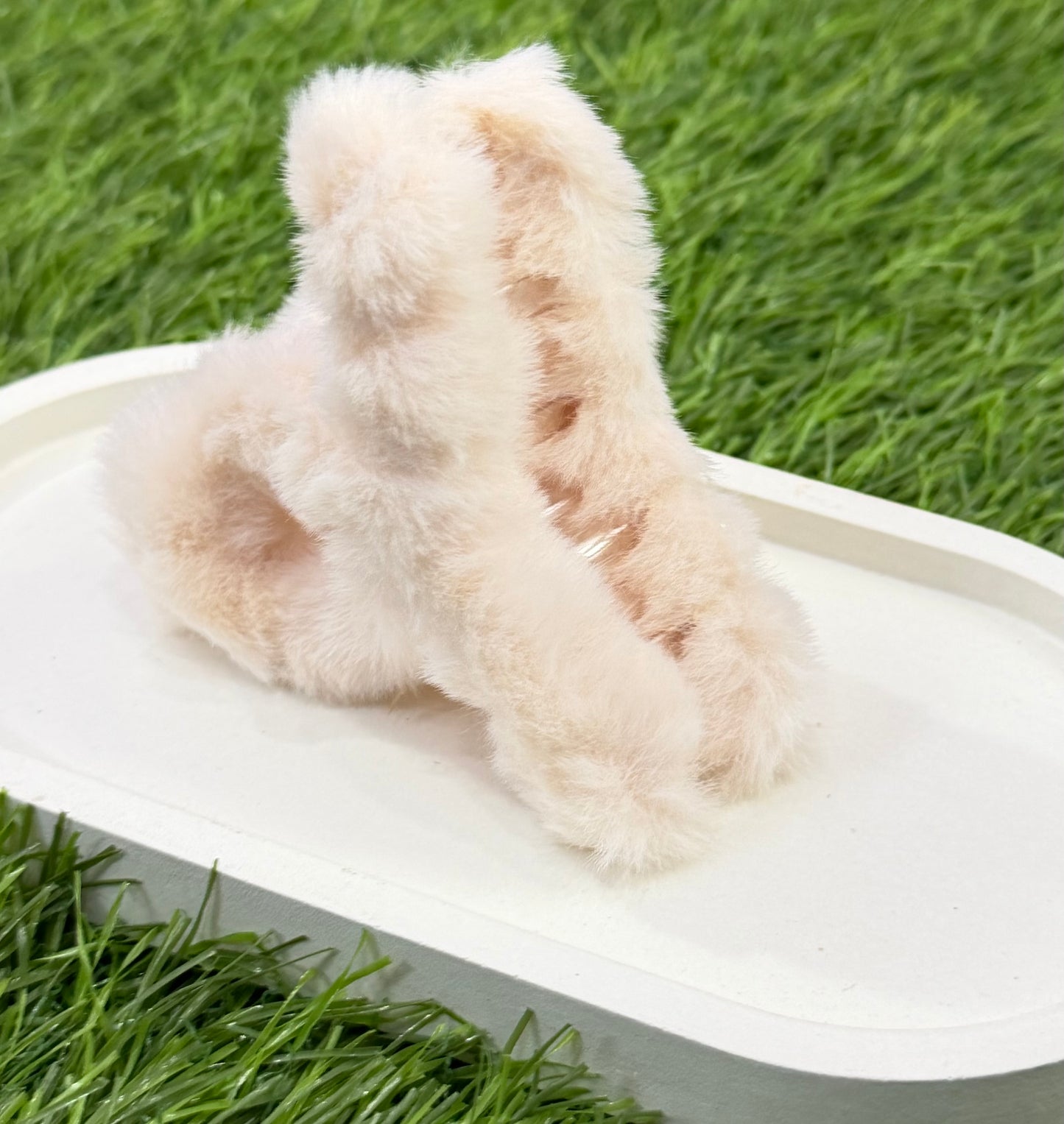 Cloud-Soft Furry Claw Clip - Ivory