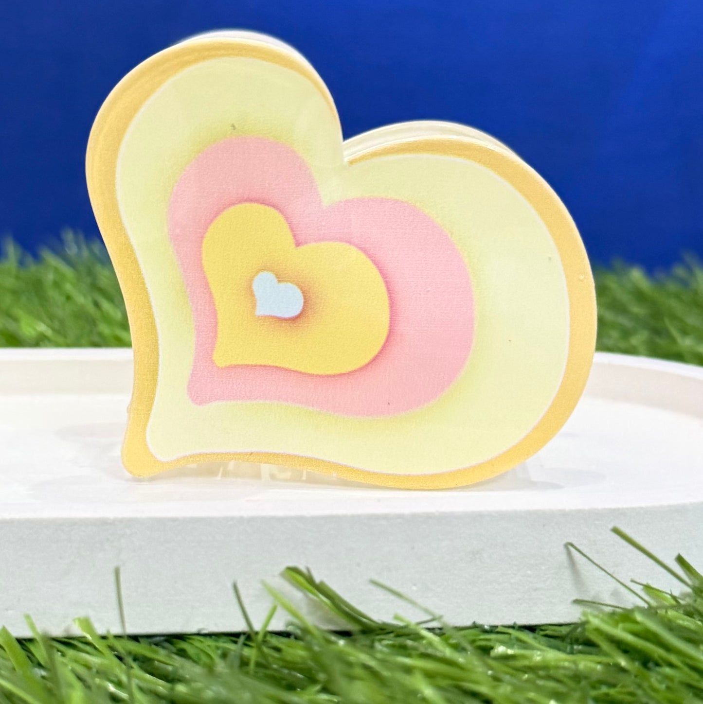 Infinite Love Aesthetic Heart Claw Clip - Light Yellow