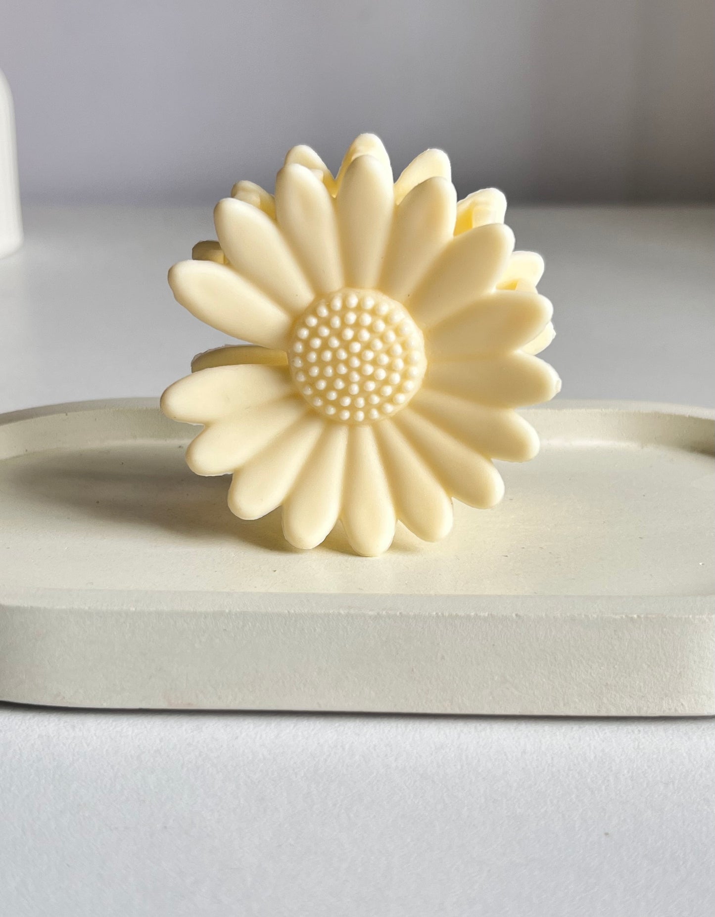 Pinteresty Sunflower Maxi Claw Clip - Beige