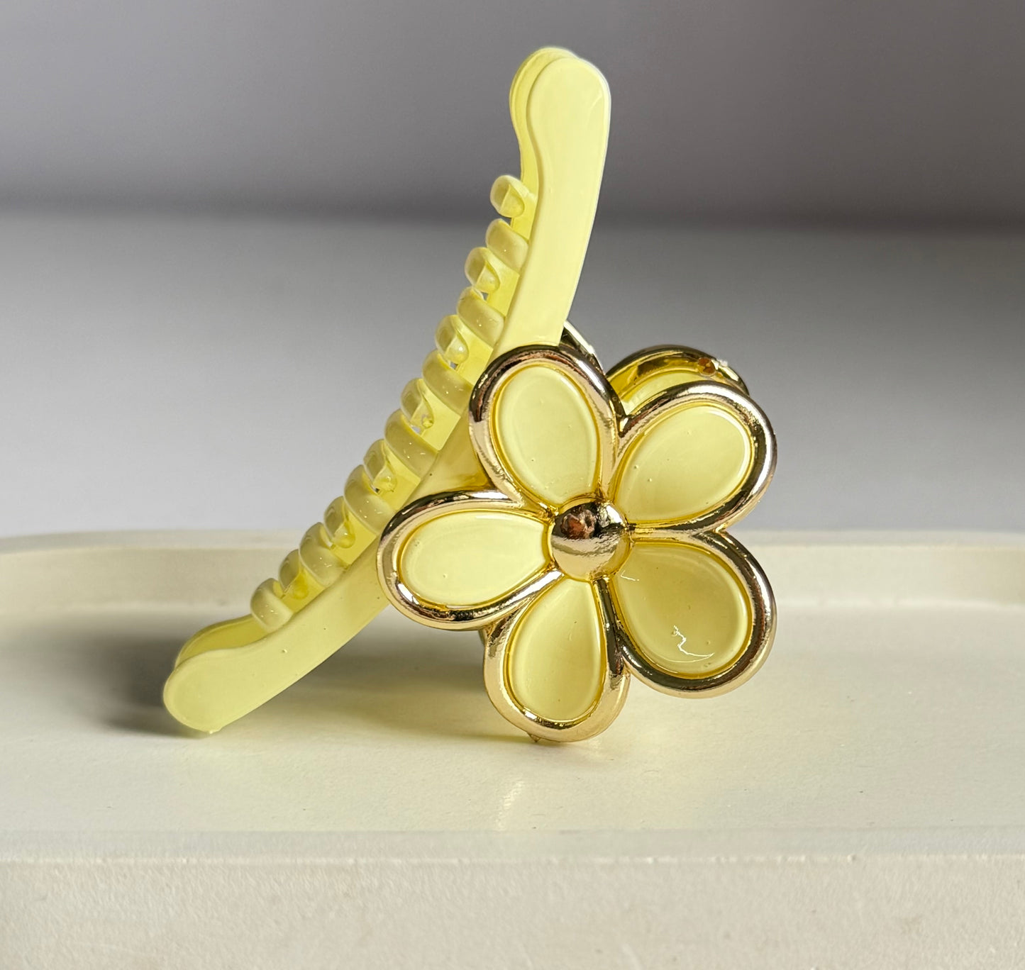 The Darling Daisy Claw Clip - Light Yellow