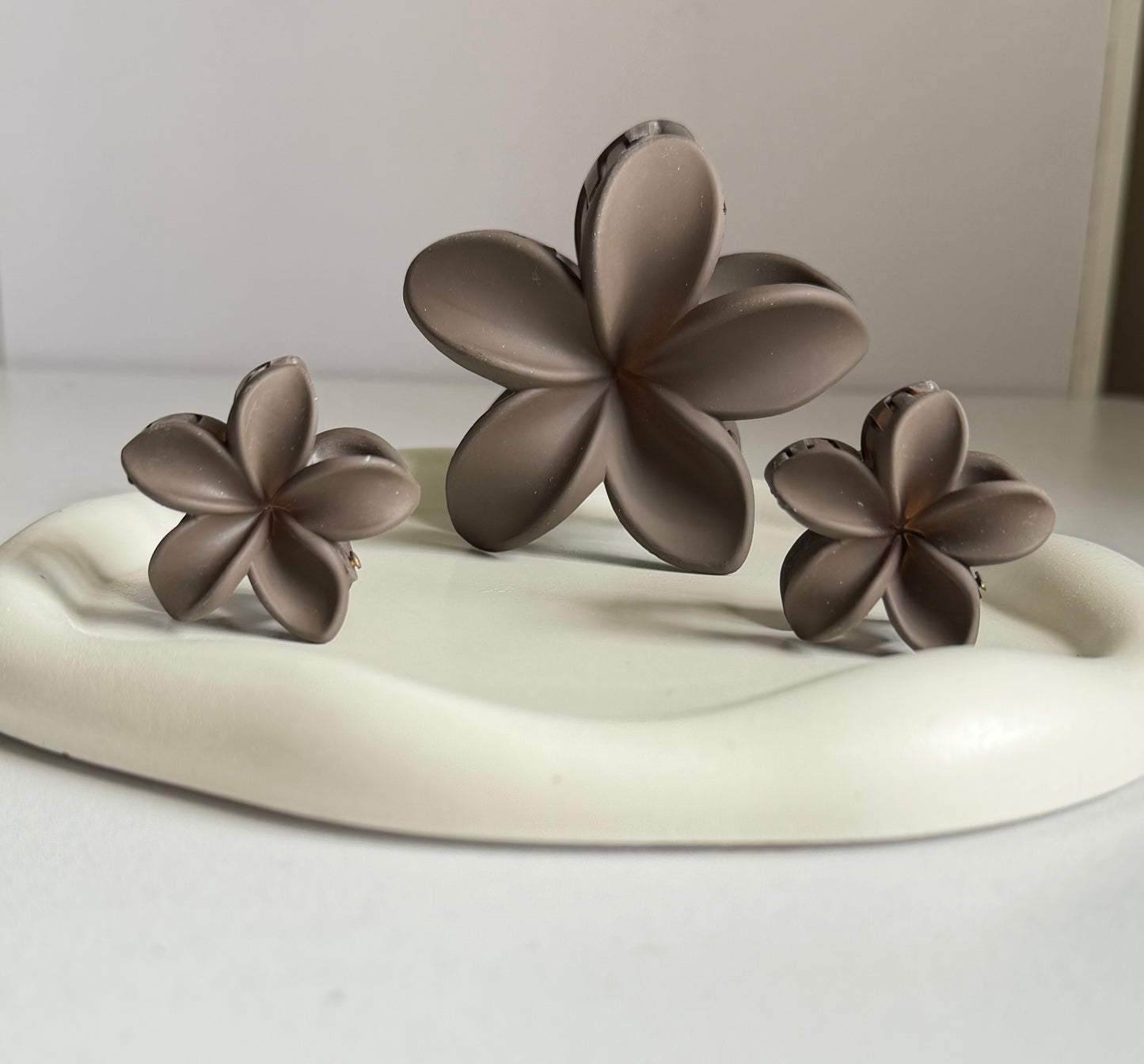 Flora Matte Combo Claw Clips - Dark Brown