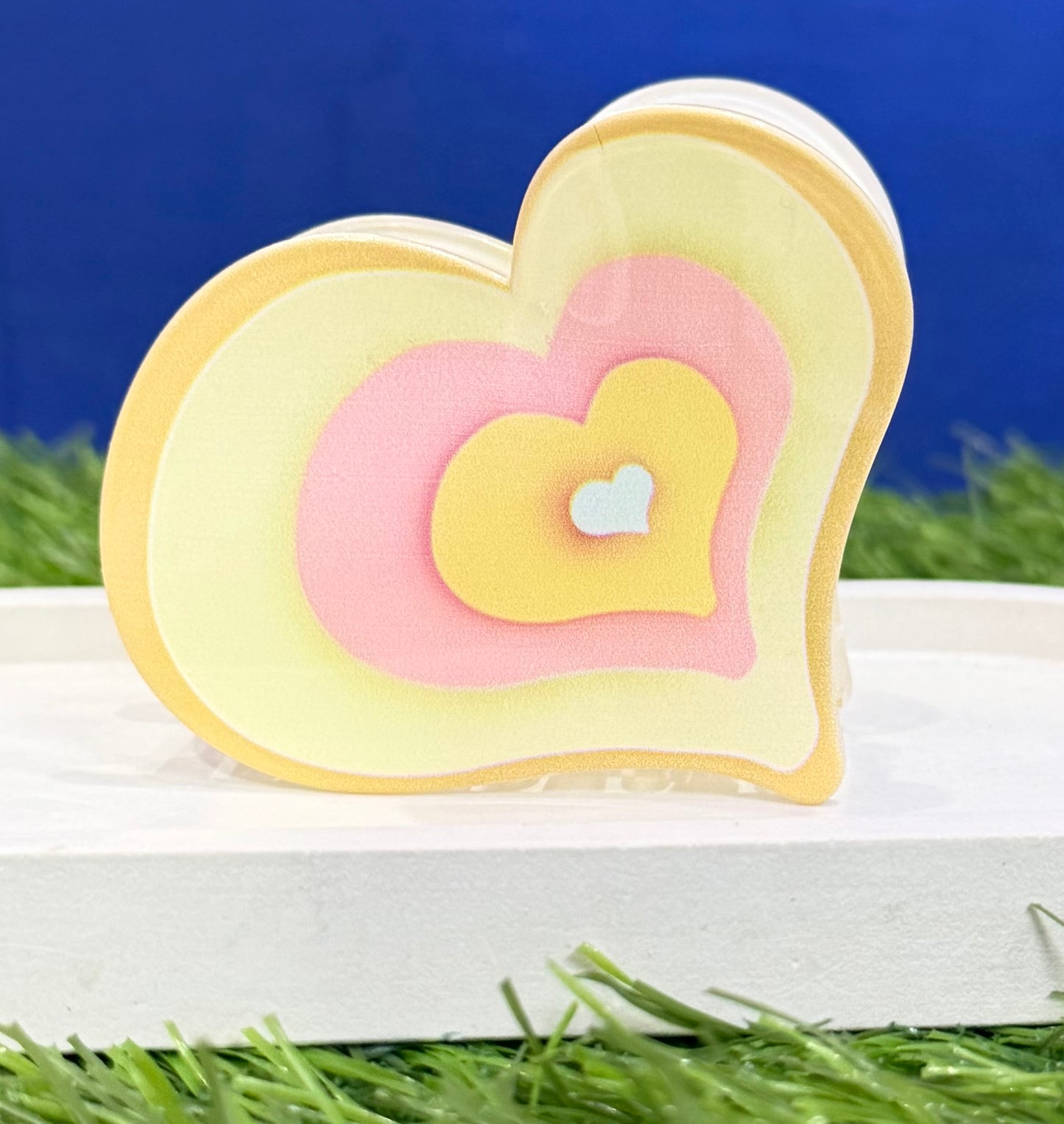 Infinite Love Aesthetic Heart Claw Clip - Light Yellow