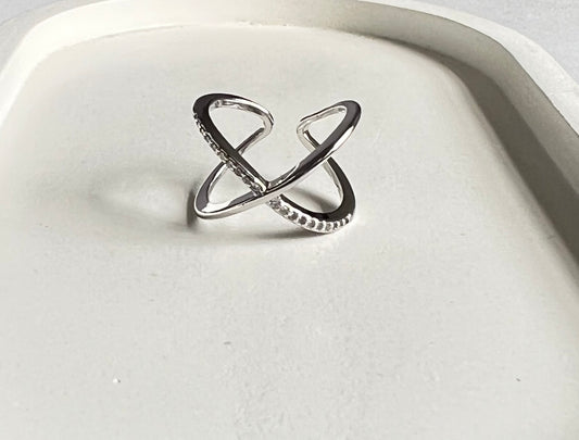 Curvy Crossover Ring - Anti-Tarnish & Adjustable