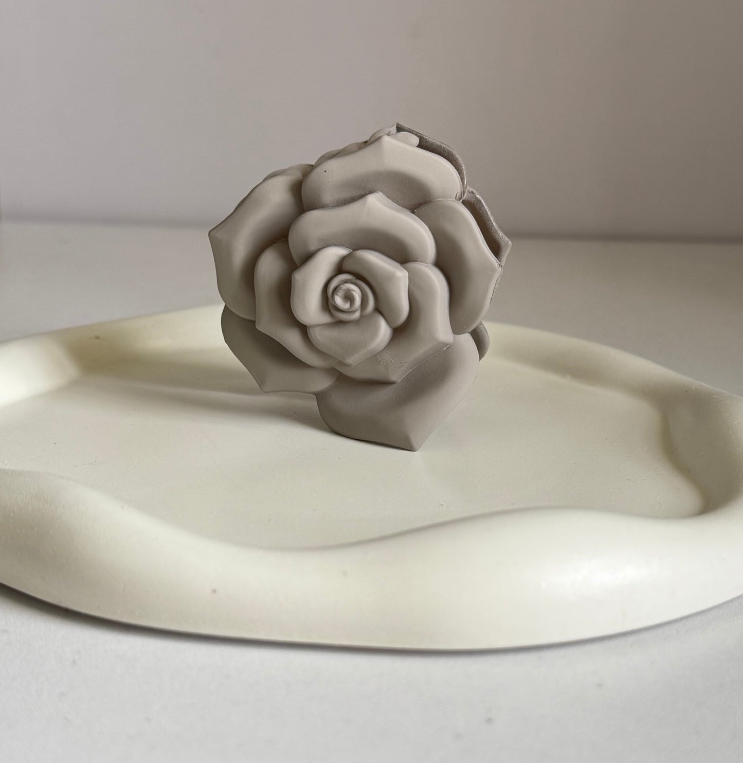 Rose Elegance Claw Clip - Light Grey