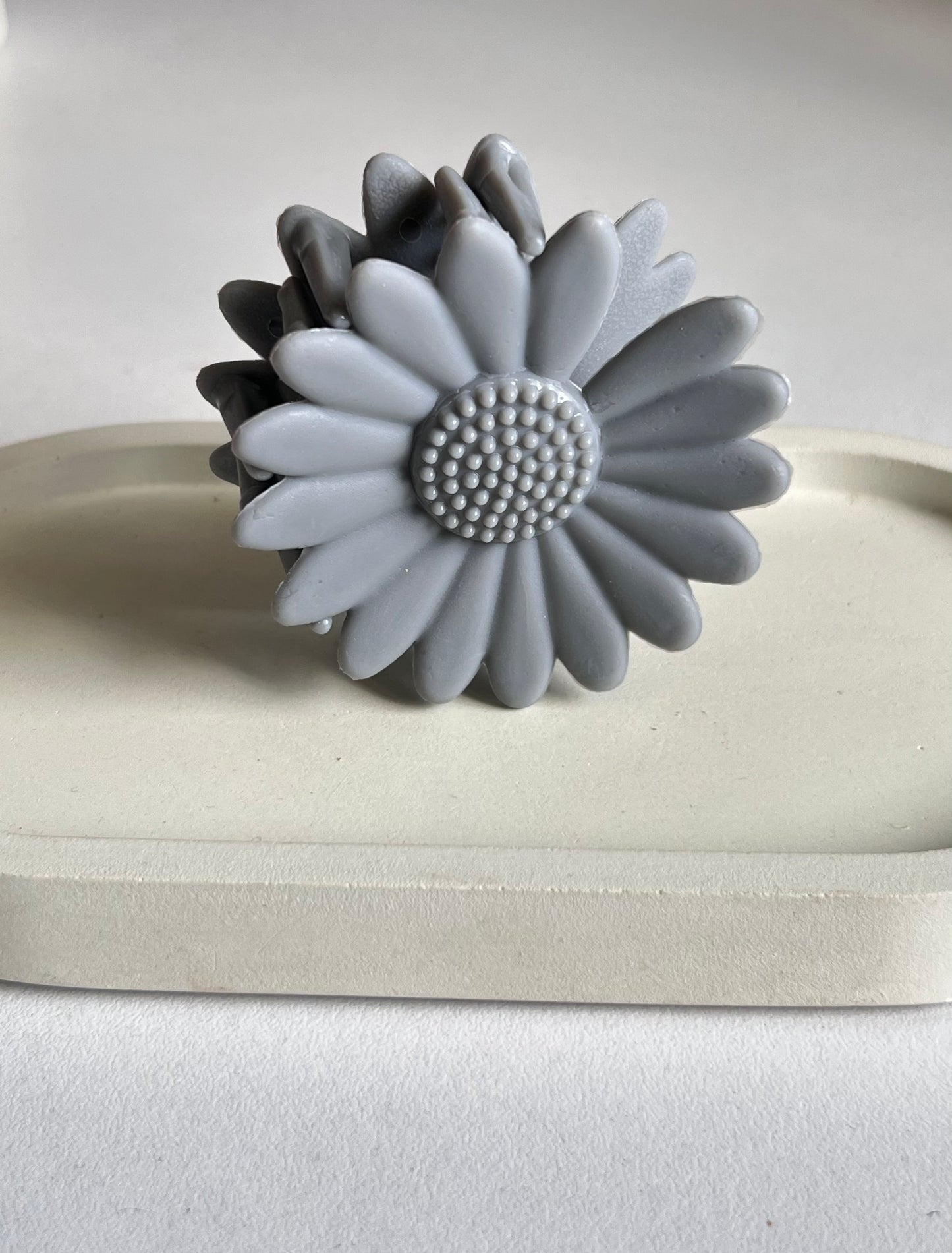 Pinteresty Sunflower Maxi Claw Clip - Grey