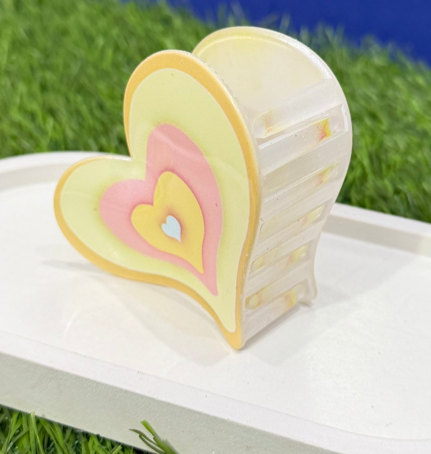 Infinite Love Aesthetic Heart Claw Clip - Light Yellow