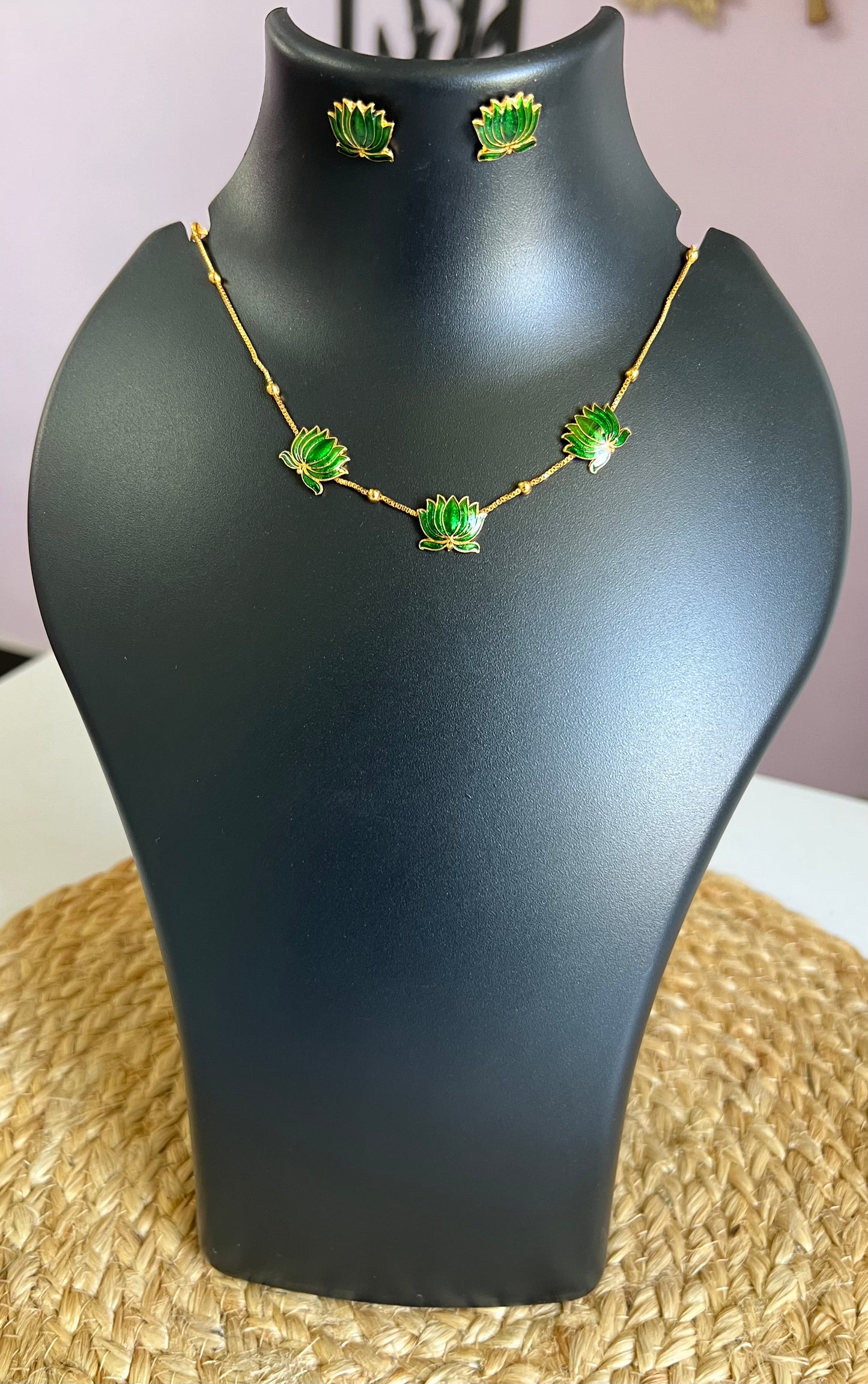 Lotus Elegance Choker Set - Green