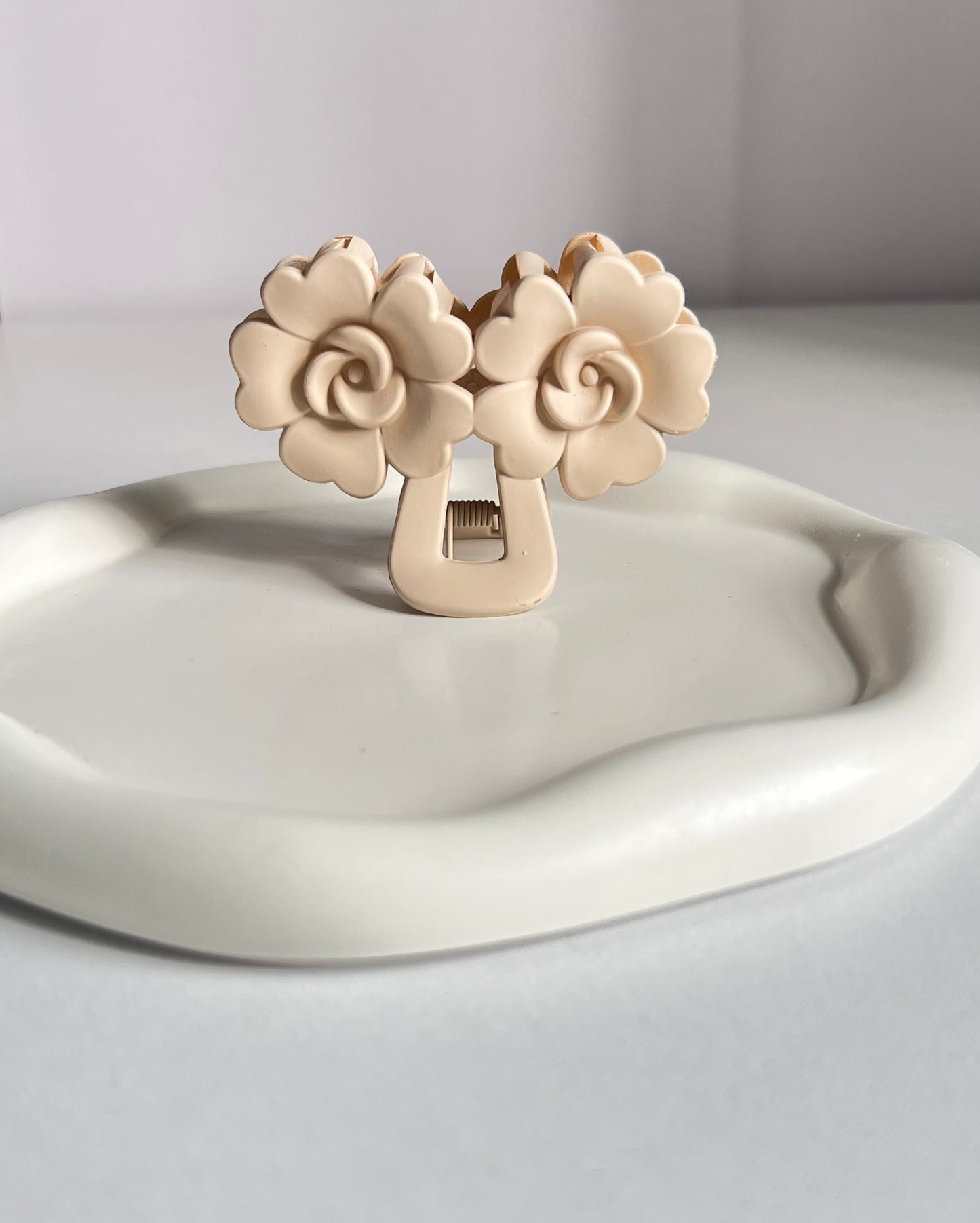 Duo Blossom Claw Clip - Ivory