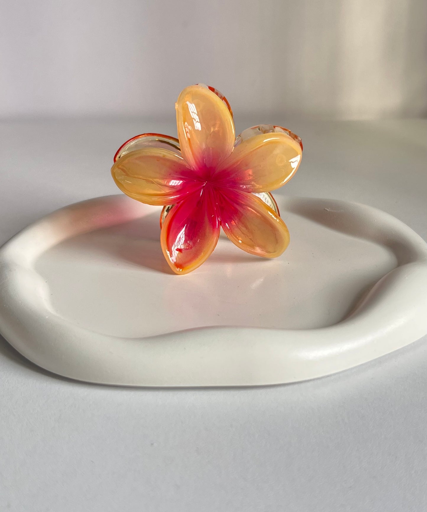 Flora Lock Double Tone Claw Clip - Yellowish Pink