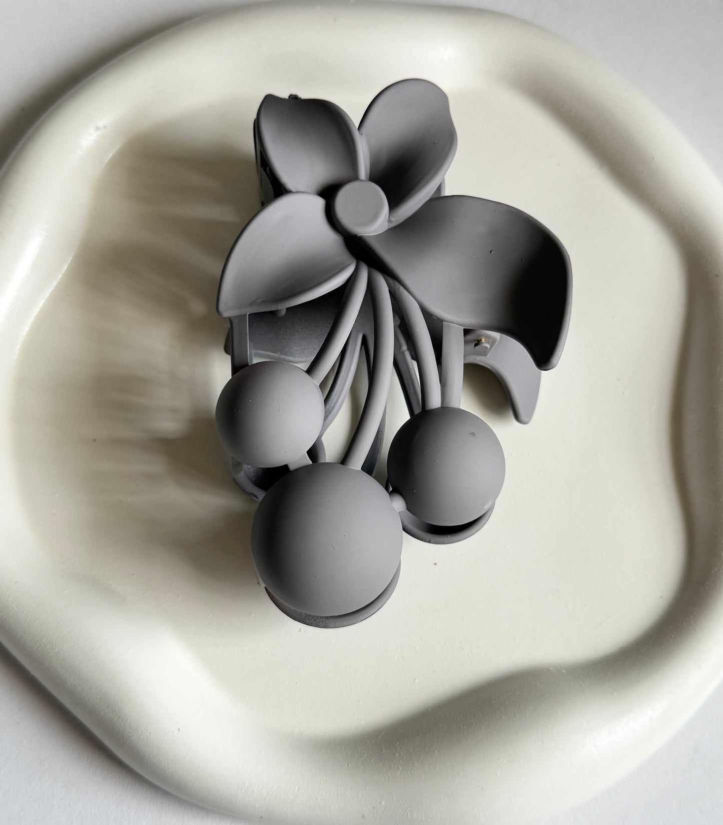 Blossom & Berry Claw Clip - Light Grey