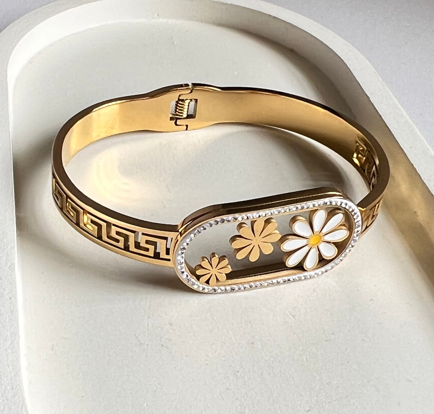Golden Daisy Statement Kada - Anti-Tarnish Bloom