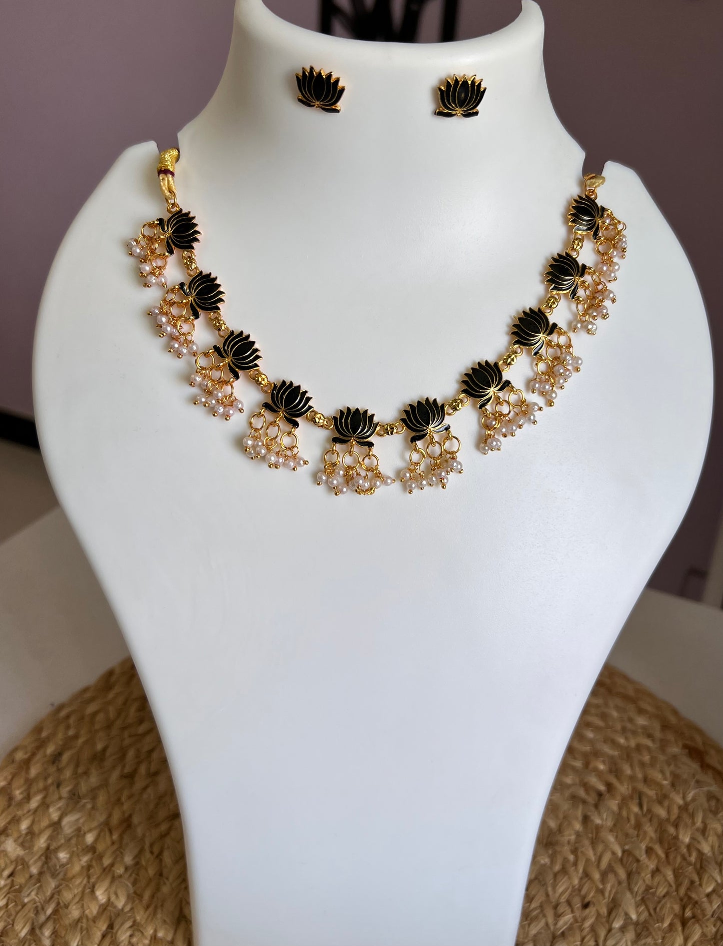 Lotus Aura Choker Set - Black