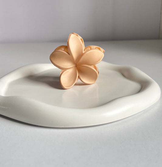Petal Claw Clip - Beige