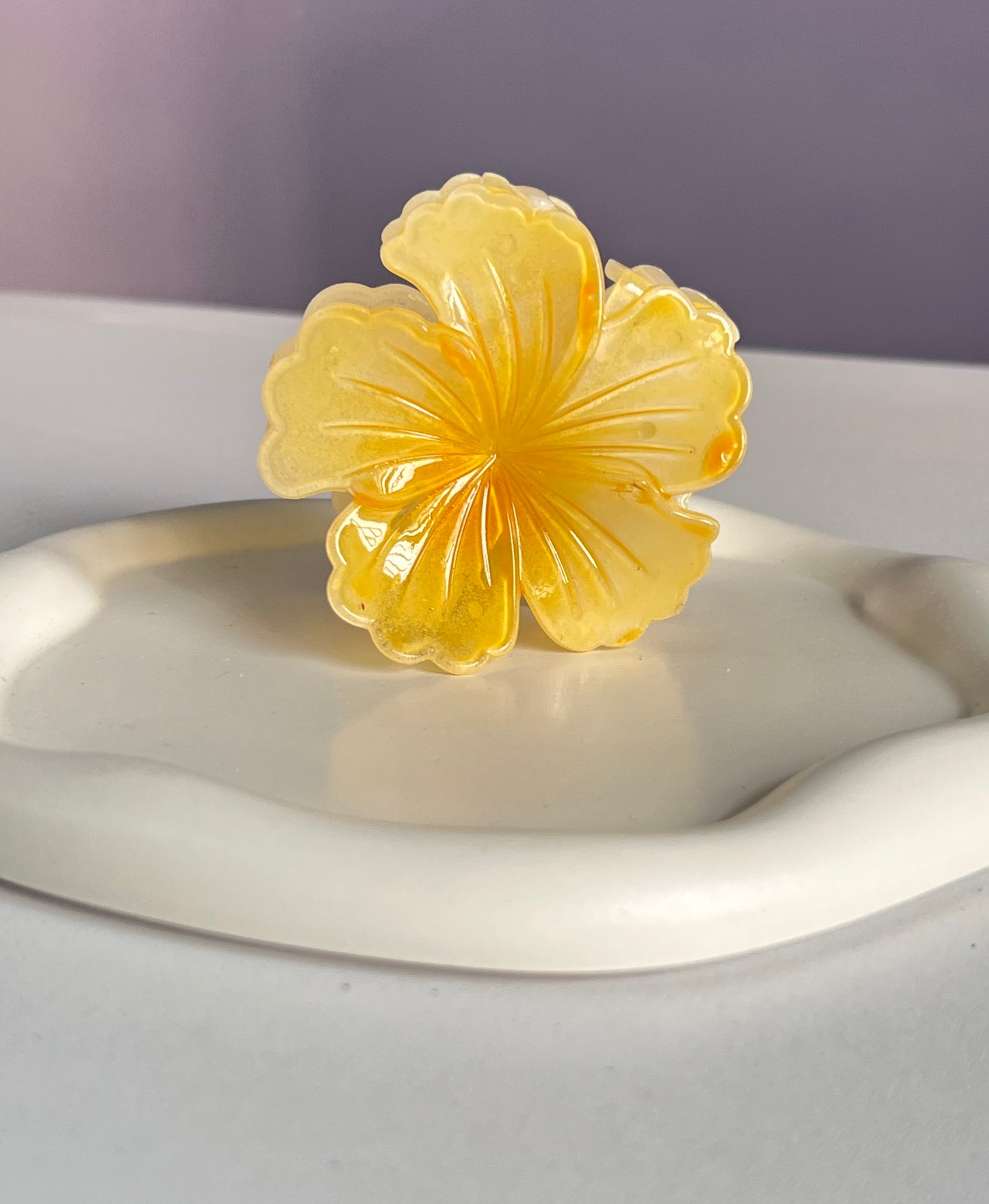 Amora Hibiscus Claw Clip - Yellow