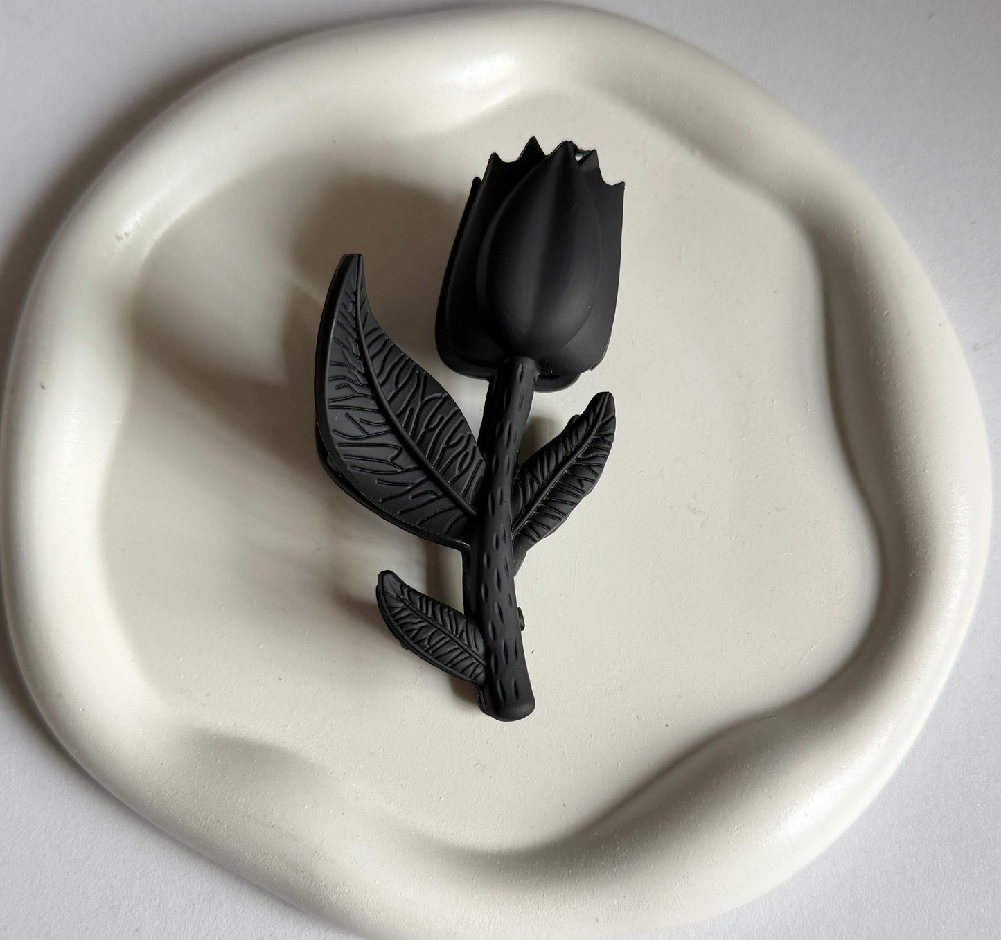 Cute Tulip Claw Clip - Black