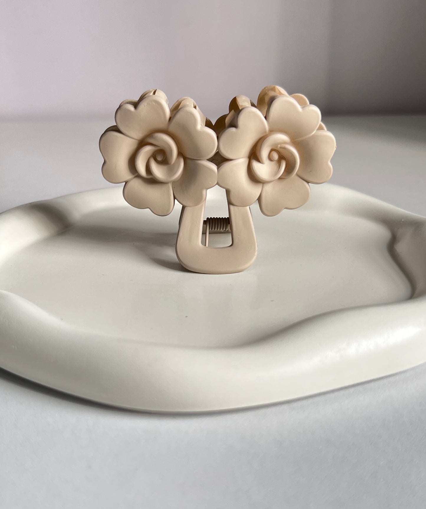 Duo Blossom Claw Clip - Beige