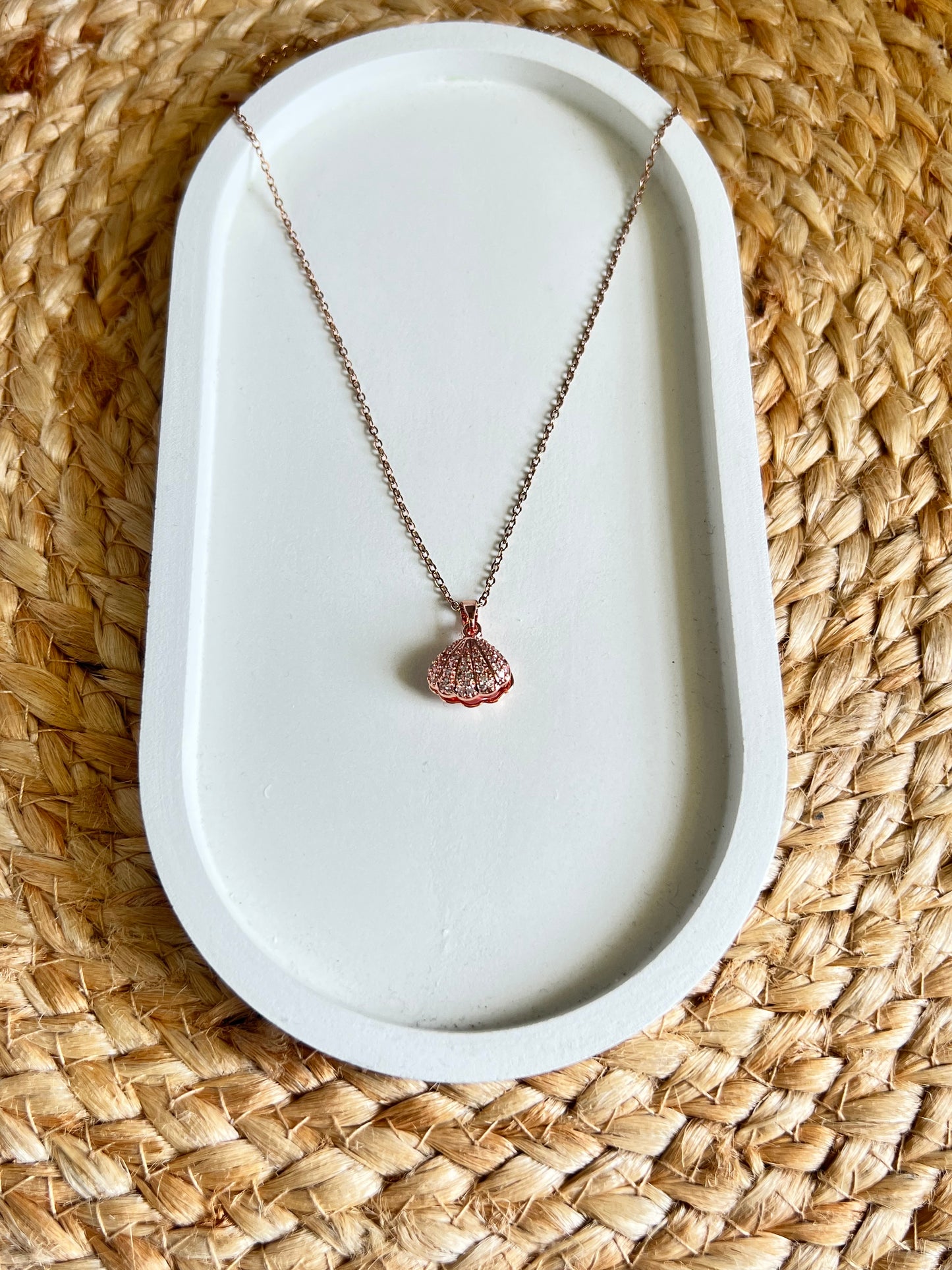 Chic & Tarnish Free Openable Pearl Shell Neck Chain - Rose Gold