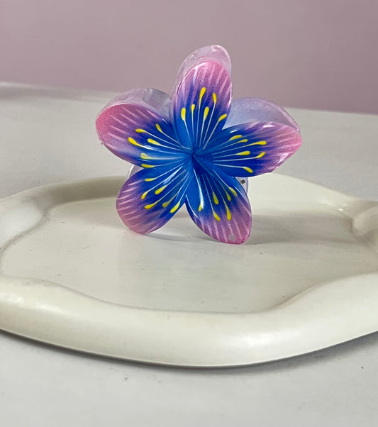 Flora Lock Aura Claw Clip - Pinkish Blue