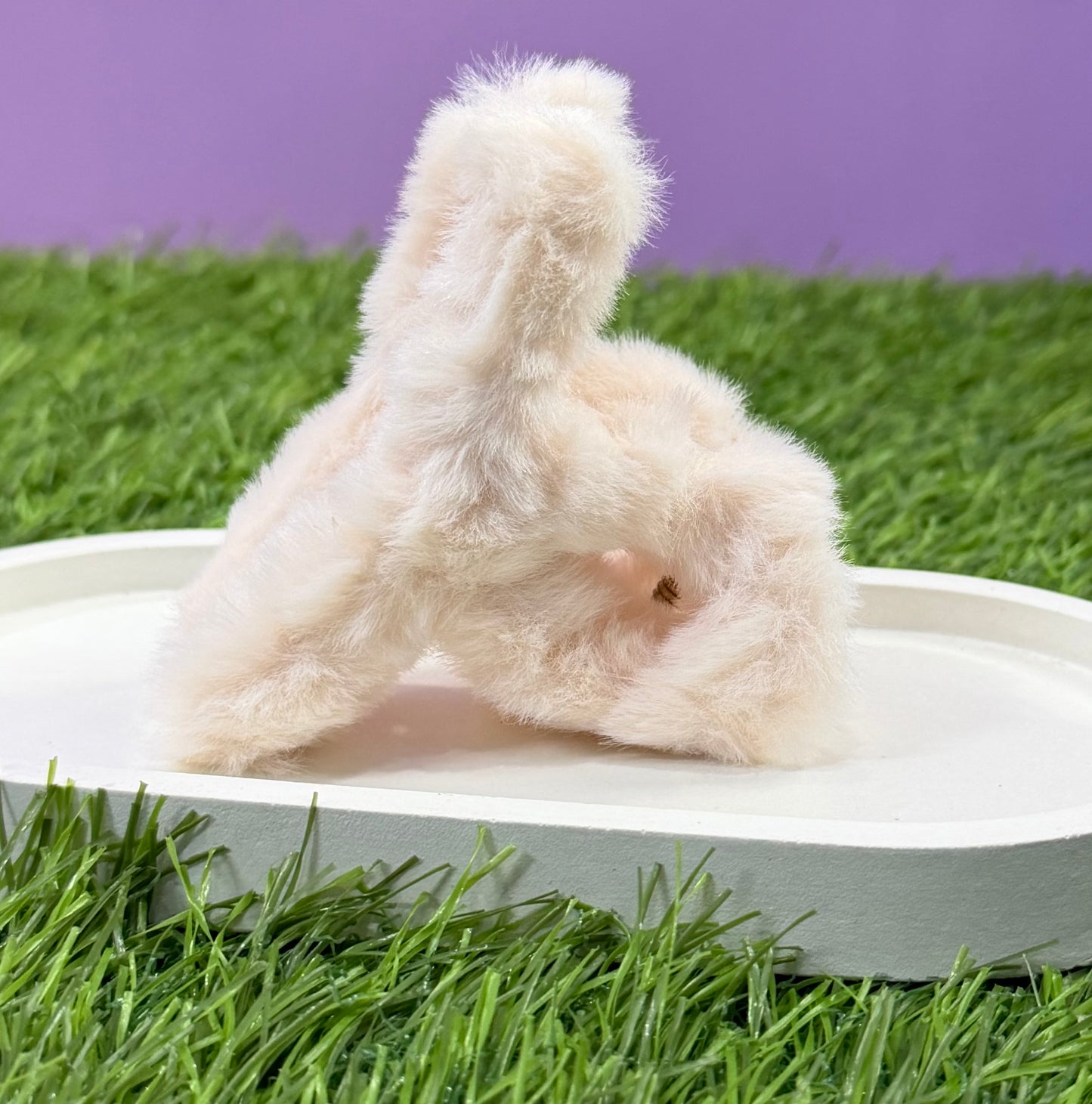 Cloud-Soft Furry Claw Clip - Ivory