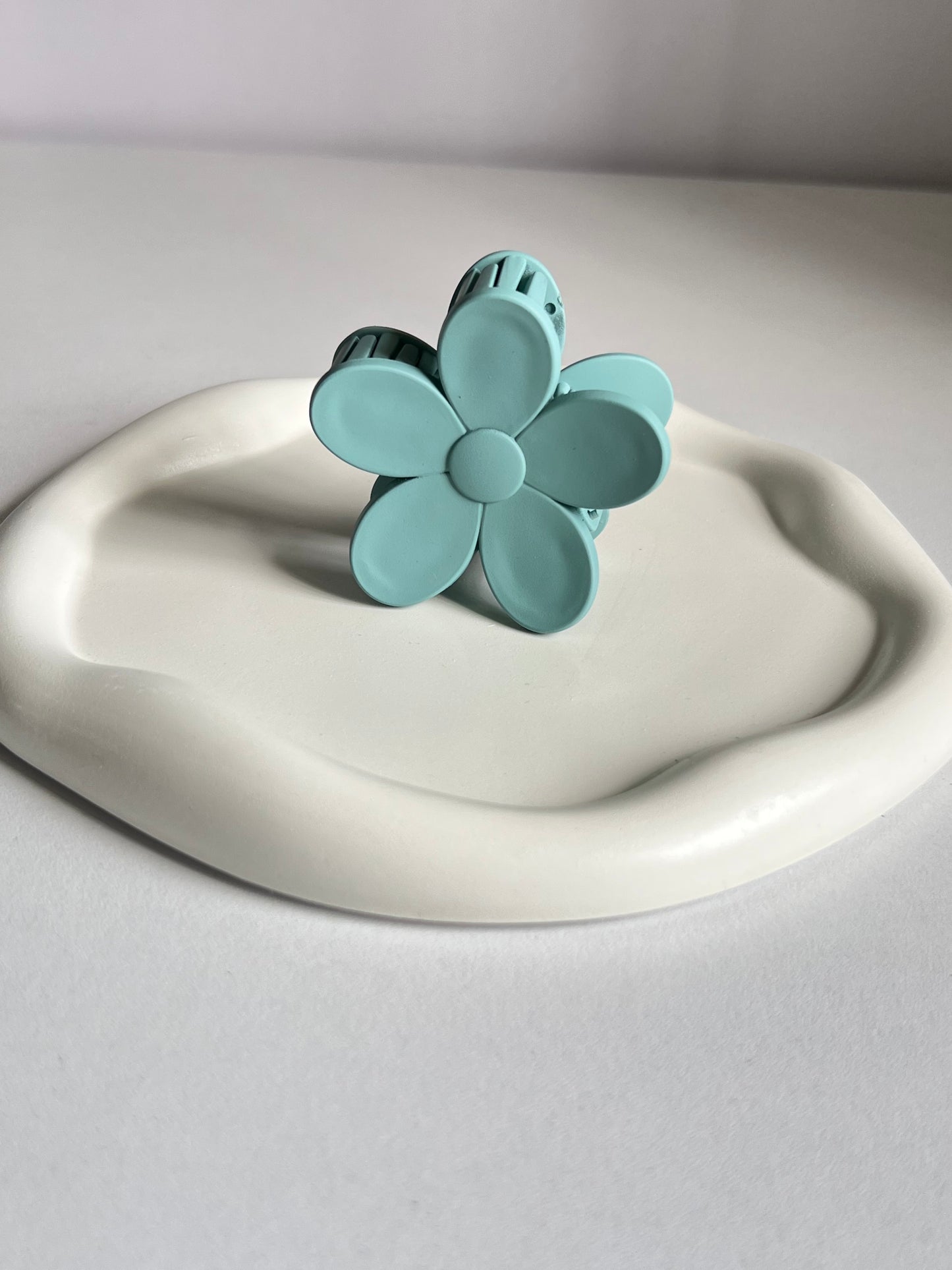 Bloom Flower Claw Clip Medium- Teal Blue