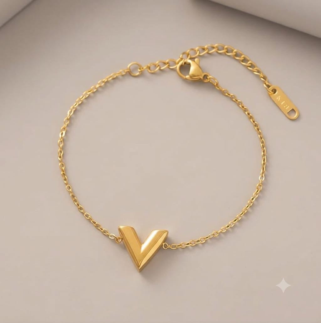 The Dainty V Anti Tarnish Chain Bracelet