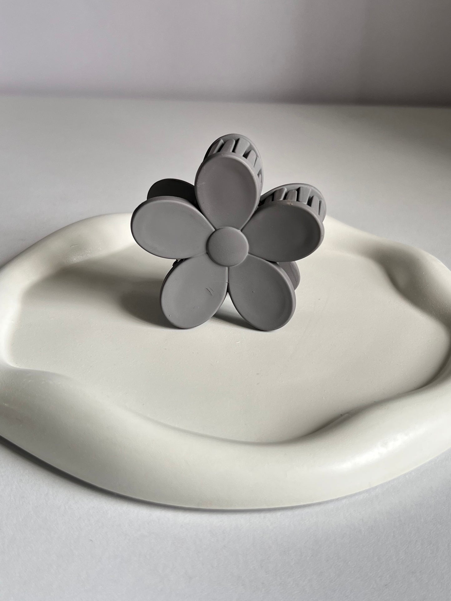Bloom Flower Claw Clip Medium- Grey