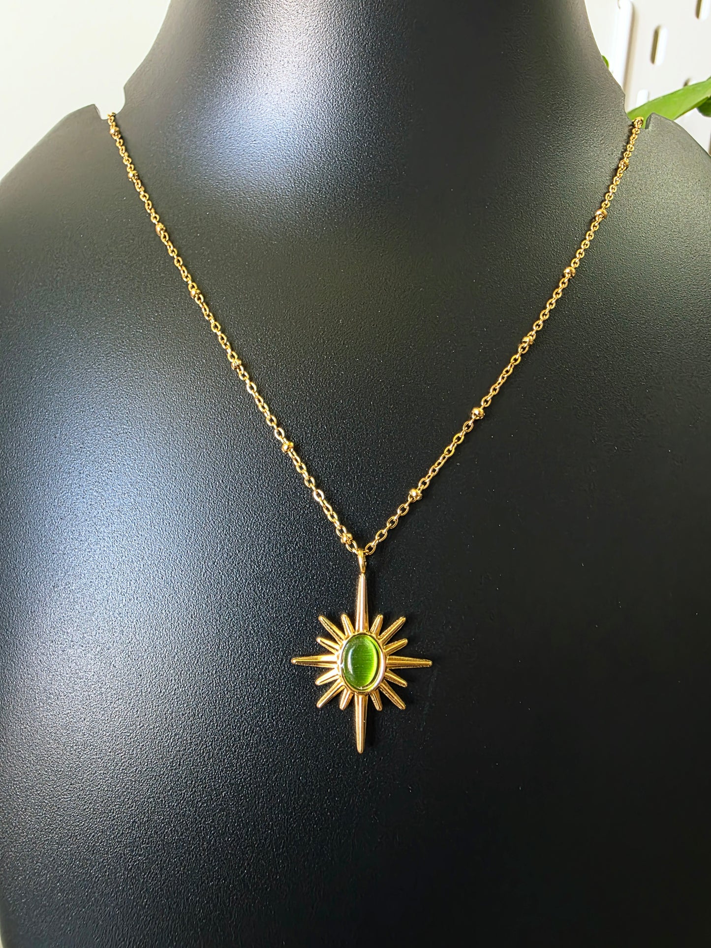 Emerald Star Shine Necklace – Gold Plated & Anti-Tarnish